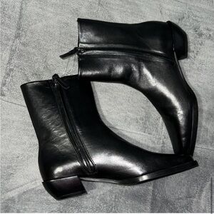 NWOT Massimo Dutti Women’s Black Leather Ankle Boots with Zipper and Block Heel